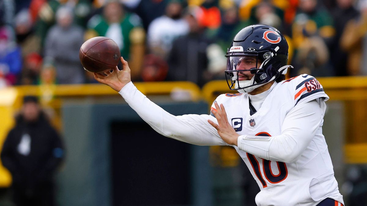 GREEN BAY, WI - JANUARY 05: Chicago Bears quarterback Caleb Williams (18) sidearms a pass during a game between the Green Bay Packers and the Chicago Bears at Lambeau Field on January 5, 2025 in Gr...