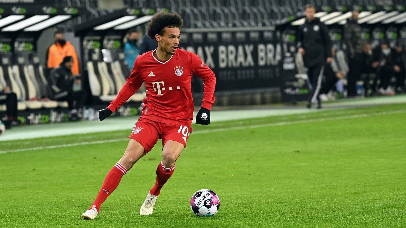 
                <strong>Leroy Sane</strong><br>
                Kommt nach einer guten Stunde für Serge Gnabry. Will viel, geht in die direkten Duelle, bleibt aber ohne gefährliche Aktion. ran-Note: 4
              