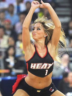 
                <strong>Heiße Einblicke - die Cheerleaders der NBA</strong><br>
                Meisterlicher Aufrtitt: Die Cheerleaders von Champion Miami Heat
              
