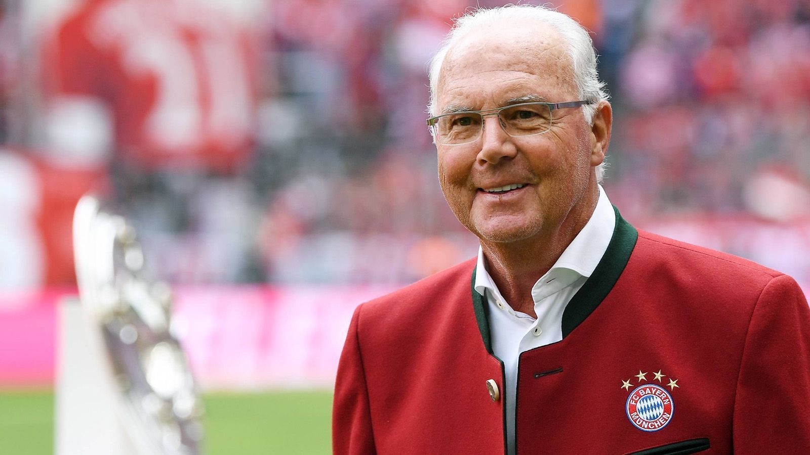
                <strong>Franz Beckenbauer</strong><br>
                Position: Innenverteidiger, damals LiberoUmgerechneter Marktwert: 190 Millionen EuroBeim FC Bayern aktiv: Von 1965 bis 1977Bewertete Saison: 1973/74 (28 Jahre)
              