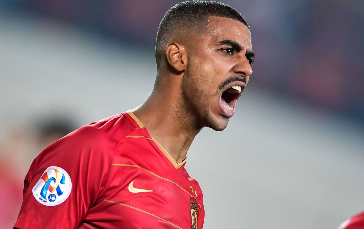 
                <strong>Alan (Tianjin Tianhai)</strong><br>
                Der Brasilianer folgte einer Offerte aus Fernost, war bei seinem Wechsel nach China im Jahr 2014 aber mit 25 Jahren im besten Fußball-Alter. Guangzhou Evergrande war Alan 11,1 Millionen Euro wert. Derzeit ist der Stürmer an Tianjin Tianhai verliehen.
              