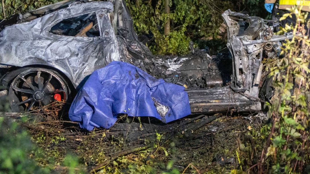 Zwei Tote nach mutmaßlichem Autorennen