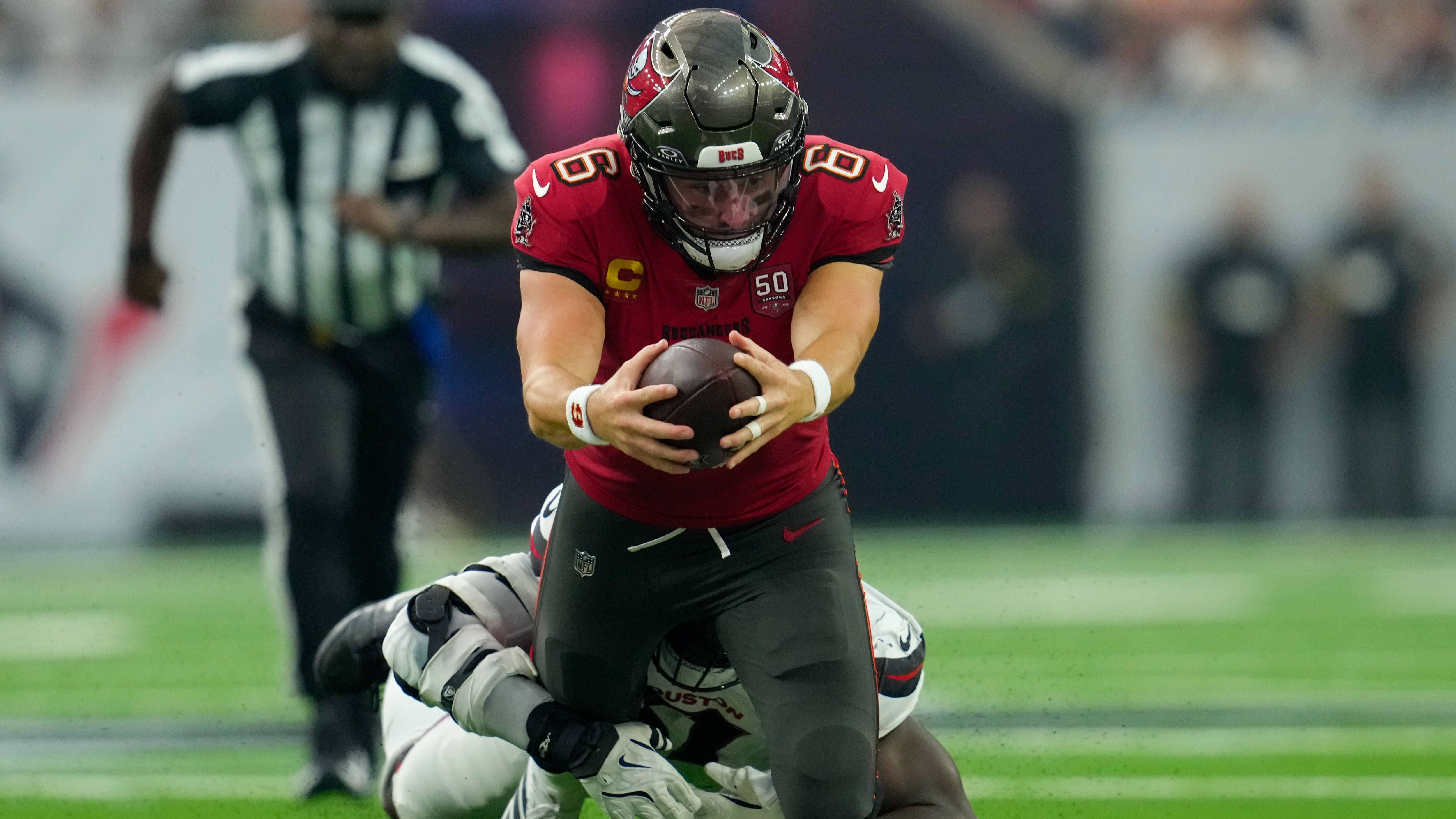 <strong>New York Jets at Tampa Bay Buccaneers 28:31</strong><br>In einem Shootout überzeugt Bucs-Quarterback Baker Mayfield erneut und führt die Tampa-Bay-Offensive zu einem weiteren Game-Winning-Drive. Damit stürzt er die Jets mit Justin Fields in die dritte Niederlage der noch jungen Saison – auch wenn Fields einmal mehr zeigt, dass er das Zeug hat, sich in der NFL als Starting-Quarterback zu etablieren.