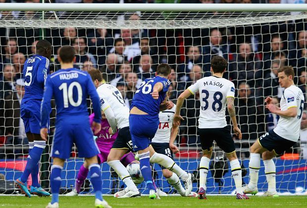 
                <strong>Terry trifft zum 1:0</strong><br>
                Oldie John Terry bringt die Blues mit seinem Treffer gegen die Tottenham Hotspur in Führung.
              