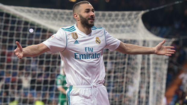 
                <strong>Karim Benzema (Real Madrid)</strong><br>
                Ähnlich wie Bale, so gilt auch Angreifer Karim Benzema als möglicher Streichkandidat beim amtierenden Champions-League-Sieger Real Madrid. Laut "Mundo De­por­tivo" wurde dem 30-Jährigen mitgeteilt, dass er sich einen neuen Verein suchen soll - trotz Vertrages bis 2021. In der laufenden Saison kam Benzema in 28 Pflichtspielen zum Einsatz, erzielte dabei aber nur sieben Treffer. Deshalb hagelte es zuletzt in spanischen Medien auch Kritik am Franzosen. Laut "Le 10Sport" buhlen gleich vier französische Topklubs um die Dienste Benzemas: Sein Ex-Klub Olympique Lyon, Paris St. Germain, AS Monaco und Olympique Marseille.
              