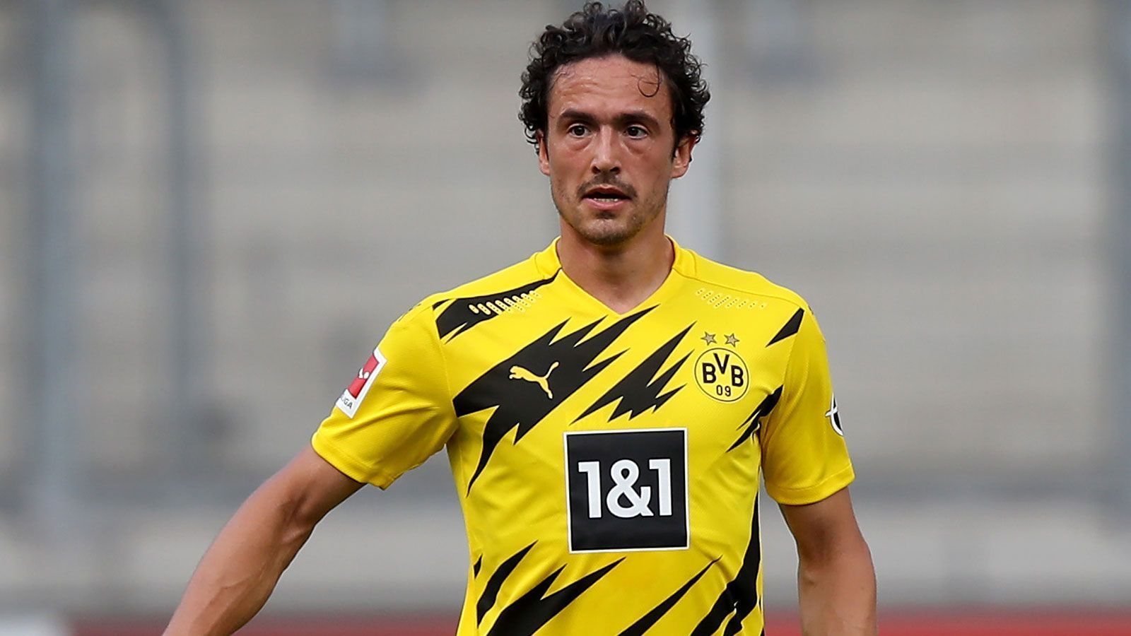 
                <strong>Thomas Delaney (Borussia Dortmund)</strong><br>
                Für die letzte knappe halbe Stunde löst der Däne den forschen Bellingham ab. Mit seiner Kopfballrettung nach einer Gladbacher Ecke leitet er das 3:0 ein. Es bleibt nicht seine einzige starke Aktion. ran-Note: 2
              