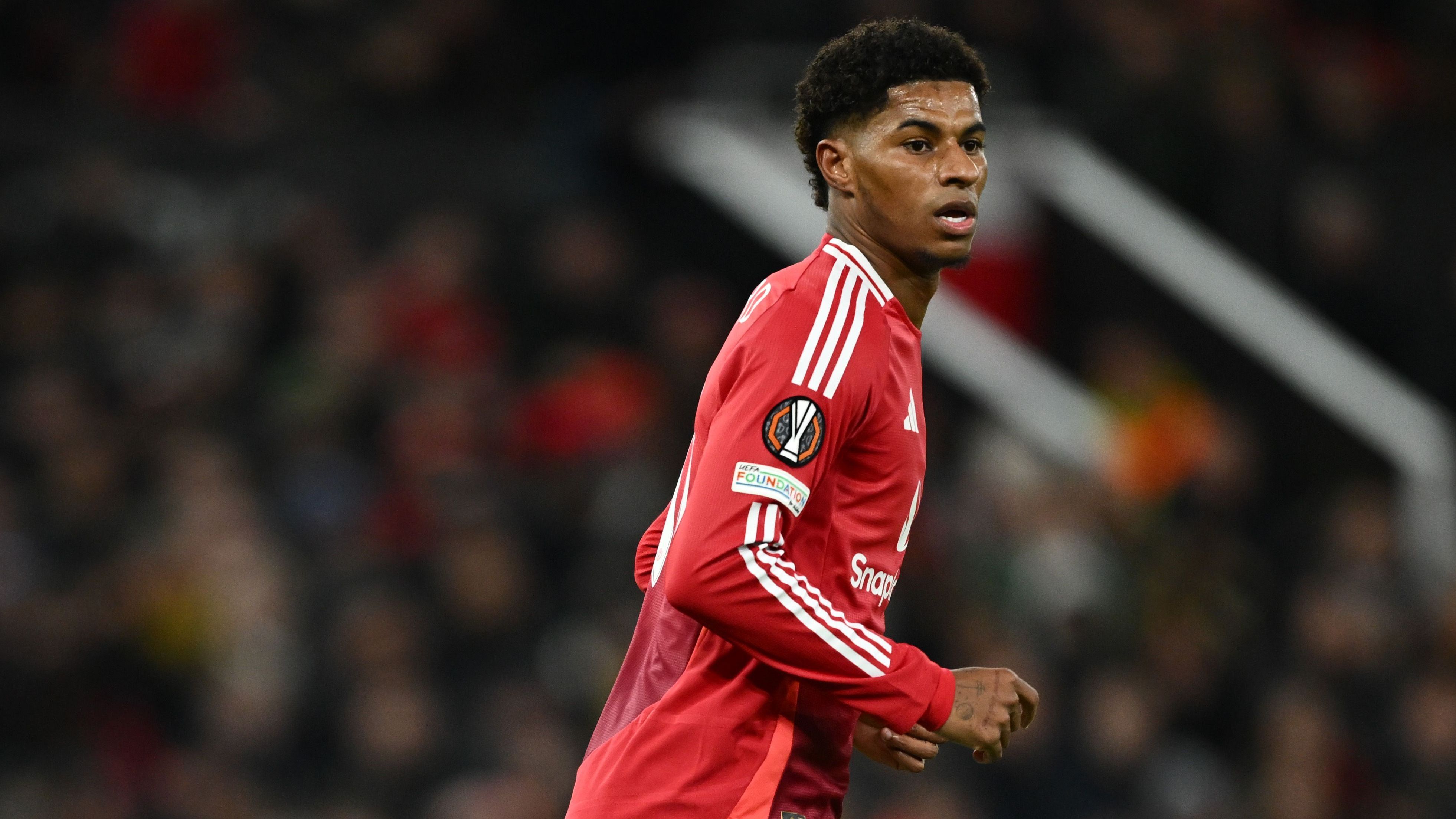 <strong>Marcus Rashford (Manchester United)</strong><br>... mögliche Leihe des 27-Jährigen steht demnach im Raum. Allerdings müsse ManUtd für einen Abschluss des Transfers wohl weiterhin einen größeren Teil des Rashford-Gehalts übernehmen, wie es im Bericht heißt. Bei den "Red Devils" war Rashford zuletzt unter dem neuen Trainer Ruben Amorim außen vor. Rashfords Vertrag in Manchester läuft noch bis 2028.