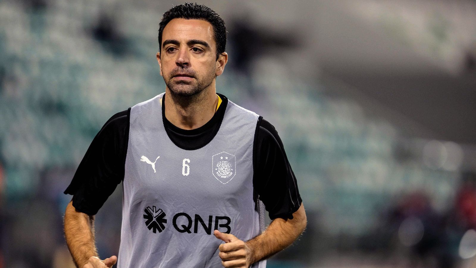 
                <strong>Xavi (Al Sadd Sports Club)</strong><br>
                Sogar vier Mal durfte die Barca-Ikone Xavi den Henkelpott im Laufe seiner Ära bei den Katalanen in die Höhe stemmen. Nun lässt der 39-Jährige seine Laufbahn schon seit einiger Zeit in Katar beim Al Sadd Sports Club ausklingen. Obwohl der Spanier eigentlich noch einen Vertrag bis 2020 hat, hört er jedoch schon ein Jahr eher auf. "Das ist meine letzte Saison als Spieler", erklärte der Mittelfeld-Stratege kürzlich - er wolle sich seiner künftigen Aufgabe als Trainer widmen. Die UEFA-Pro-Lizenz als Trainer wird er auch in Kürze erhalten.  
              