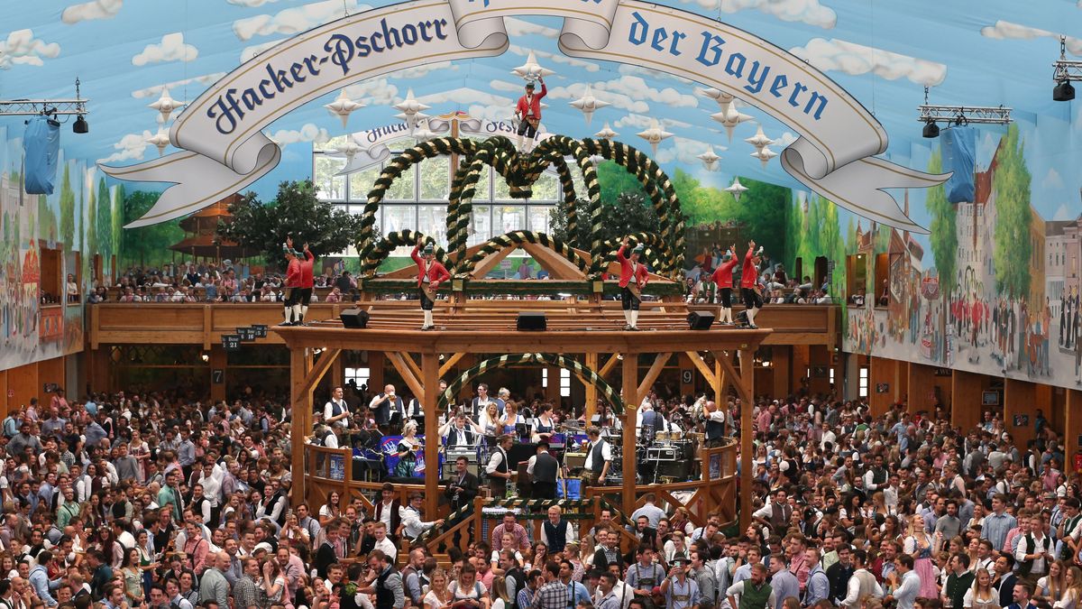 Hackerzelt auf dem Oktoberfest