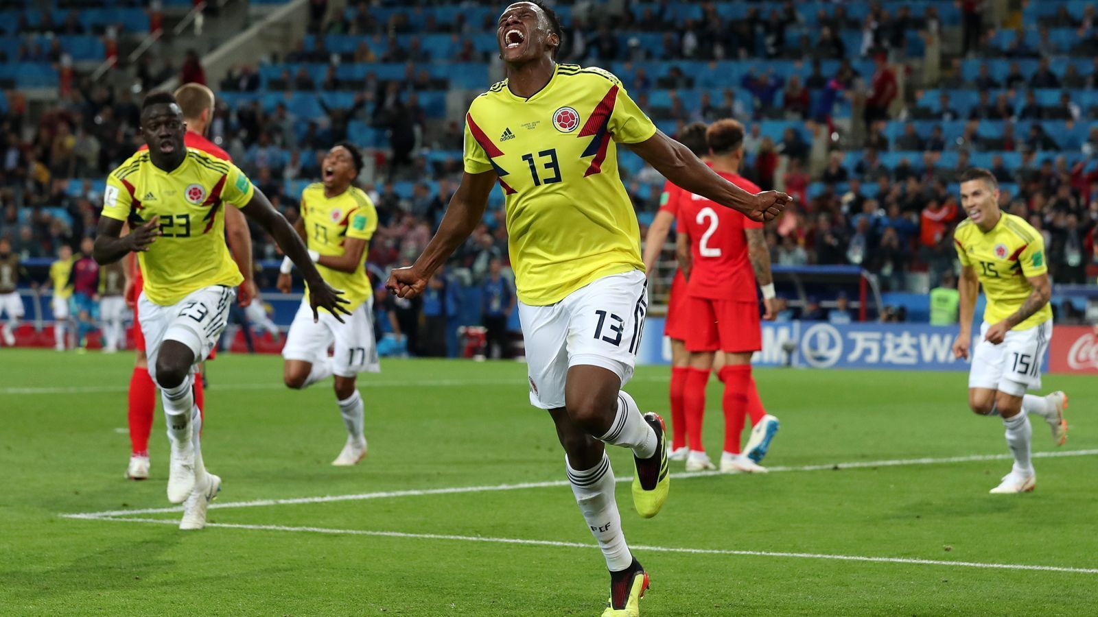 
                <strong>Yerry Mina (Kolumbien)</strong><br>
                Nicht Radamel Falcao war der Goalgetter vom Dienst bei den Kolumbianern, sondern ausgerechnet ein Innenverteidiger: Yerry Mina hat in drei Partien gespielt, und in allen ein Tor erzielt. Emotionales Highlight war dabei sein Tor zum 1:1 Ausgleich gegen England in der dritten Minute der Nachspielzeit im Achtelfinale. Erst im Winter wechselte Mina zum FC Barcelona, wo er aber nur in fünf Ligapartien zum Einsatz kam, die sportlich keinen großen Wert mehr hatten. Mit seiner starken WM hat sich der 23-Jährige nun für mehr Chancen bei den Katalanen empfohlen – oder sich zumindest für ein Leihgeschäft interessant gemacht.
              