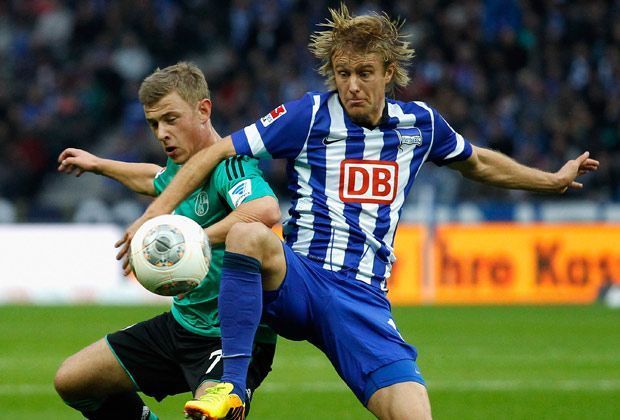 
                <strong>Hertha BSC - FC Schalke 04 0:2</strong><br>
                Die Hertha kämpft und kommt in Durchgang zwei auch noch zu der einen oder anderen Torchance. Doch es soll nicht sein - Julian Draxler macht kurz vor Spielende mit dem 0:2 alles klar
              