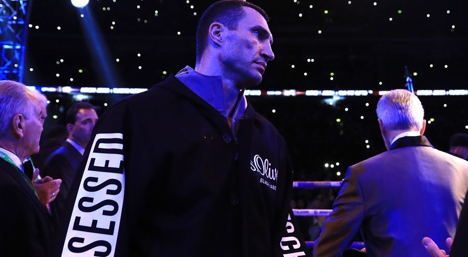 
                <strong>Joshua vs. Klitschko</strong><br>
                Klitschko wartet zu diesem Zeitpunkt bereits im Ring und versucht, sich warmzuhalten.
              