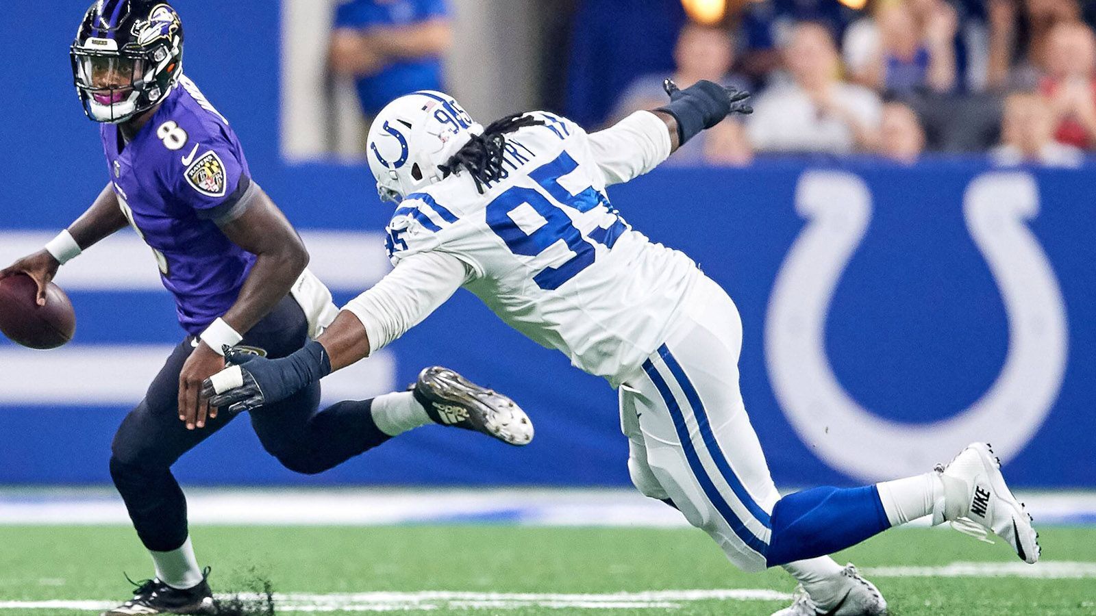 
                <strong>Denico Autry (Defensive End, Indianapolis Colts)</strong><br>
                In der Defensive wird es aus Sicht der Colts besonders auf Denico Autry ankommen. Mit neun Sacks ist er der erfolgreichste Pass-Rusher seines Teams. Er wird versuchen müssen, Druck auf Patrick Mahomes auszuüben und diesen in der Pocket festzuhalten. Denn kein Quarterback ist außerhalb der Pocket in dieser Spielzeit so souverän wie Mahomes.
              