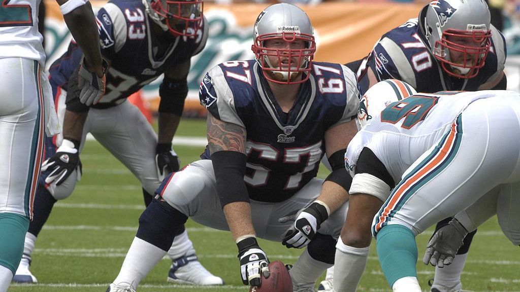 
                <strong>Center</strong><br>
                Dan Koppen: 2003 - 2011, 121 Spiele, 2 Super Bowl-Siege
              