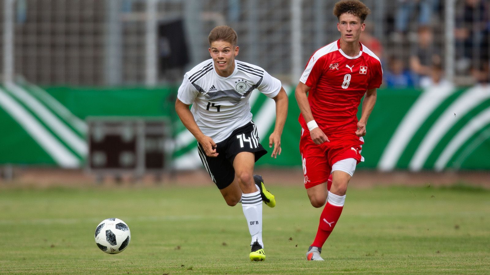 
                <strong>Finn Ole Becker</strong><br>
                Position: MittelfeldAlter: 18 JahreVerein: FC St. PauliU19-Länderspiele: 1/0 ToreProfispiele: Noch keine Bundesliga- oder Zweitligaspiele
              