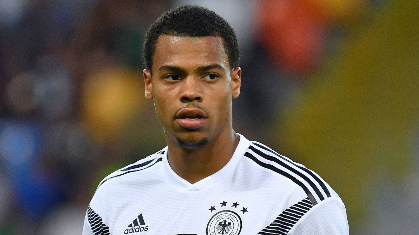 
                <strong>Lukas Nmecha (Manchester City) </strong><br>
                Der 20-Jährige steht bei Manchester City unter Vertrag, war jedoch zuletzt an Preston North End in die zweite englische Liga verliehen. Grundsätzlich könnte sich der Stürmer auch ein Bundesliga-Engagement vorstellen. Als Interessent für einen Transfer gilt Borussia Mönchengladbach. 
              