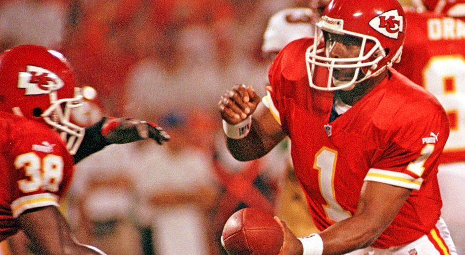 
                <strong>Platz 4: Warren Moon</strong><br>
                Rücktritt 2000 mit 44 Jahren und 8 TagenHouston Oilers (1984-93)Minnesota Vikings (1994-96)Seattle Seahawks (1997-98)Kansas City Chiefs (1999-2000)
              