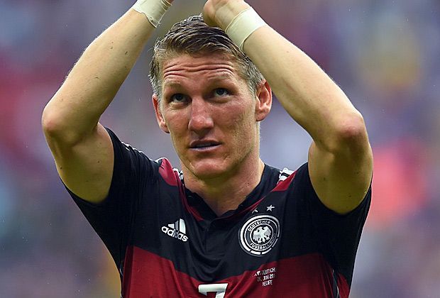 
                <strong>GEWINNER: Bastian Schweinsteiger</strong><br>
                Nach dem Portugal-Spiel zählte Bastian Schweinsteiger noch zu den Verlieren, doch bei seiner Einwechslung gegen Ghana in der 70. Minute schlüpfte er sofort in die Chefrolle. Und auch gegen die USA trugt der emotionale Leader mit einer couragierten Vorstellung maßgeblich zum Sieg bei.
              