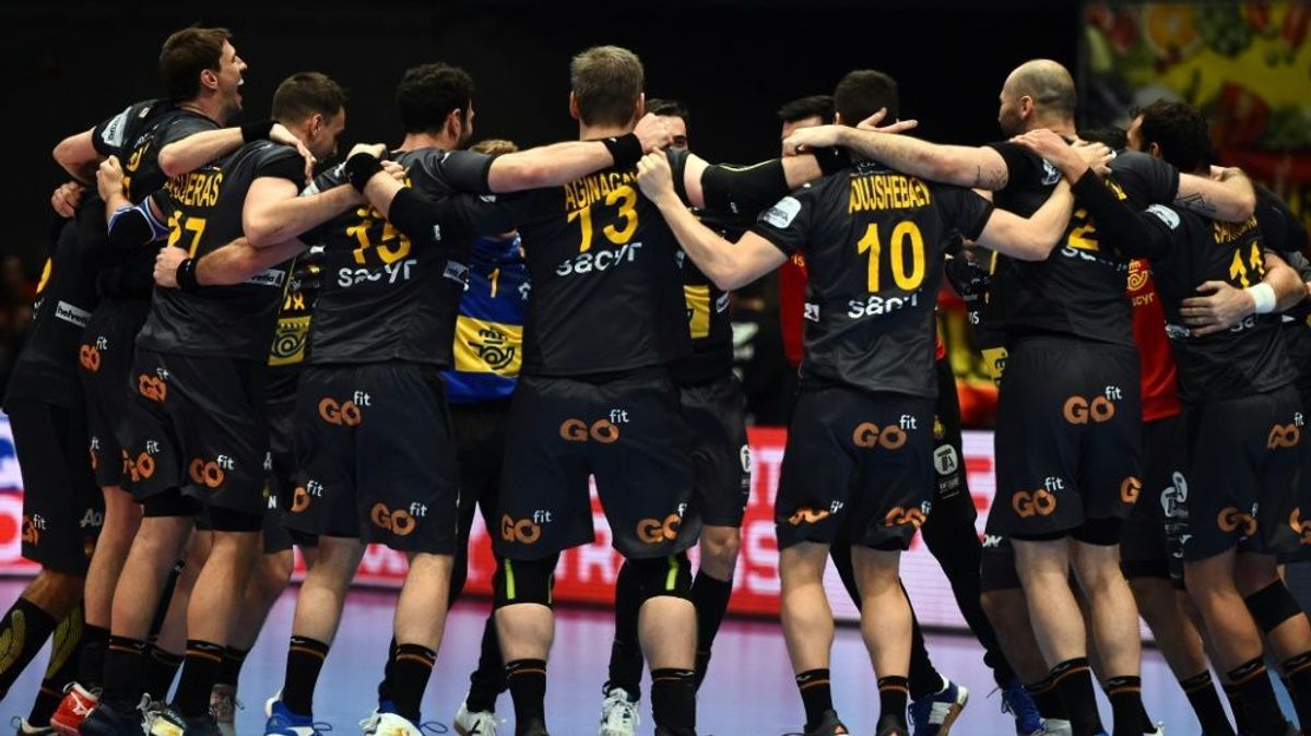 Die Spanier freuen sich über den Einzug ins Halbfinale