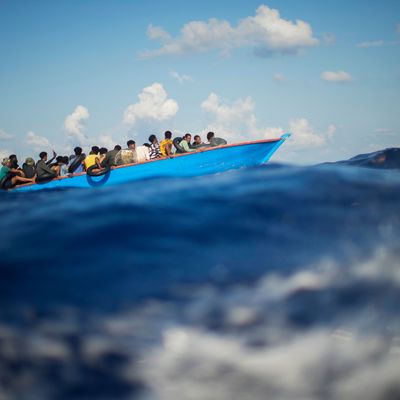 Über das Mittelmeer machen sich Geflüchtete auf den gefährlichen Weg nach Europa.