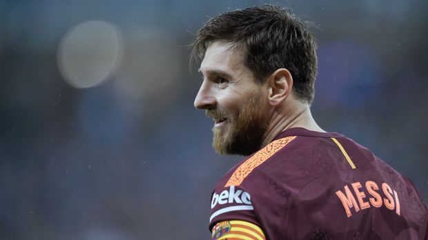 
                <strong>Platz 1 - Lionel Messi</strong><br>
                Jahresgehalt: 46 Millionen EuroVerein: FC Barcelona (Spanien)Position: RechtsaußenAlter: 30 Jahre
              