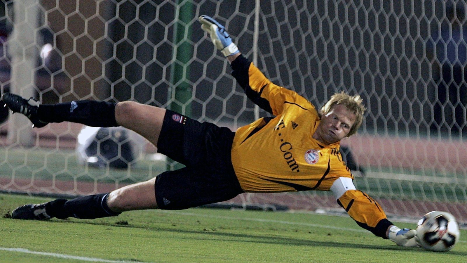 <strong>Platz 3: Oliver Kahn</strong><br>
                • Pflichtspiel-Einsätze für den FC Bayern: 632&nbsp;<br>• Pflichtspiel-Tore: 0