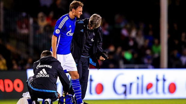 
                <strong>Benedikt Höwedes (FC Schalke 04)</strong><br>
                Benedikt Höwedes (FC Schalke 04): Der Innenverteidiger des FC Schalke 04 laboriert schon seit über einem Monat an einer Sehnenverletzung am rechten Oberschenkel. Laut Manager Horst Heldt, wird Höwedes wohl nicht vor April zurückkehren.
              