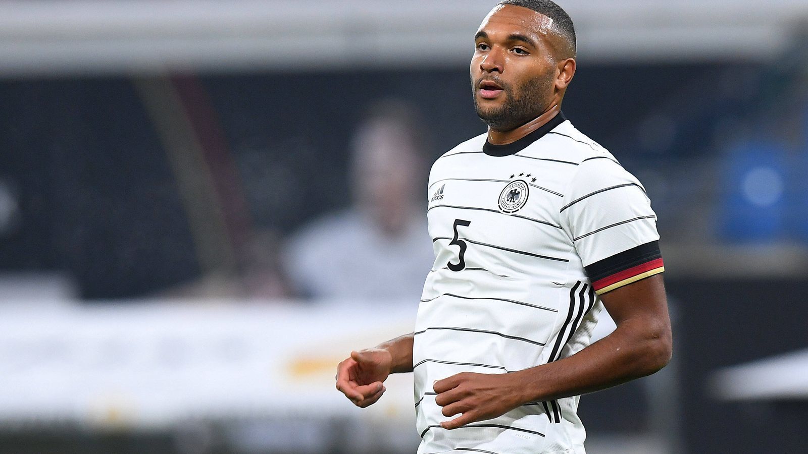 
                <strong>Jonathan Tah</strong><br>
                Ersetzt Süle in der zweiten Halbzeit und reiht sich sofort mit Unsicherheiten und Stellungsschwierigkeiten in die desolate DFB-Defensive ein. ran.de-Note: 5
              