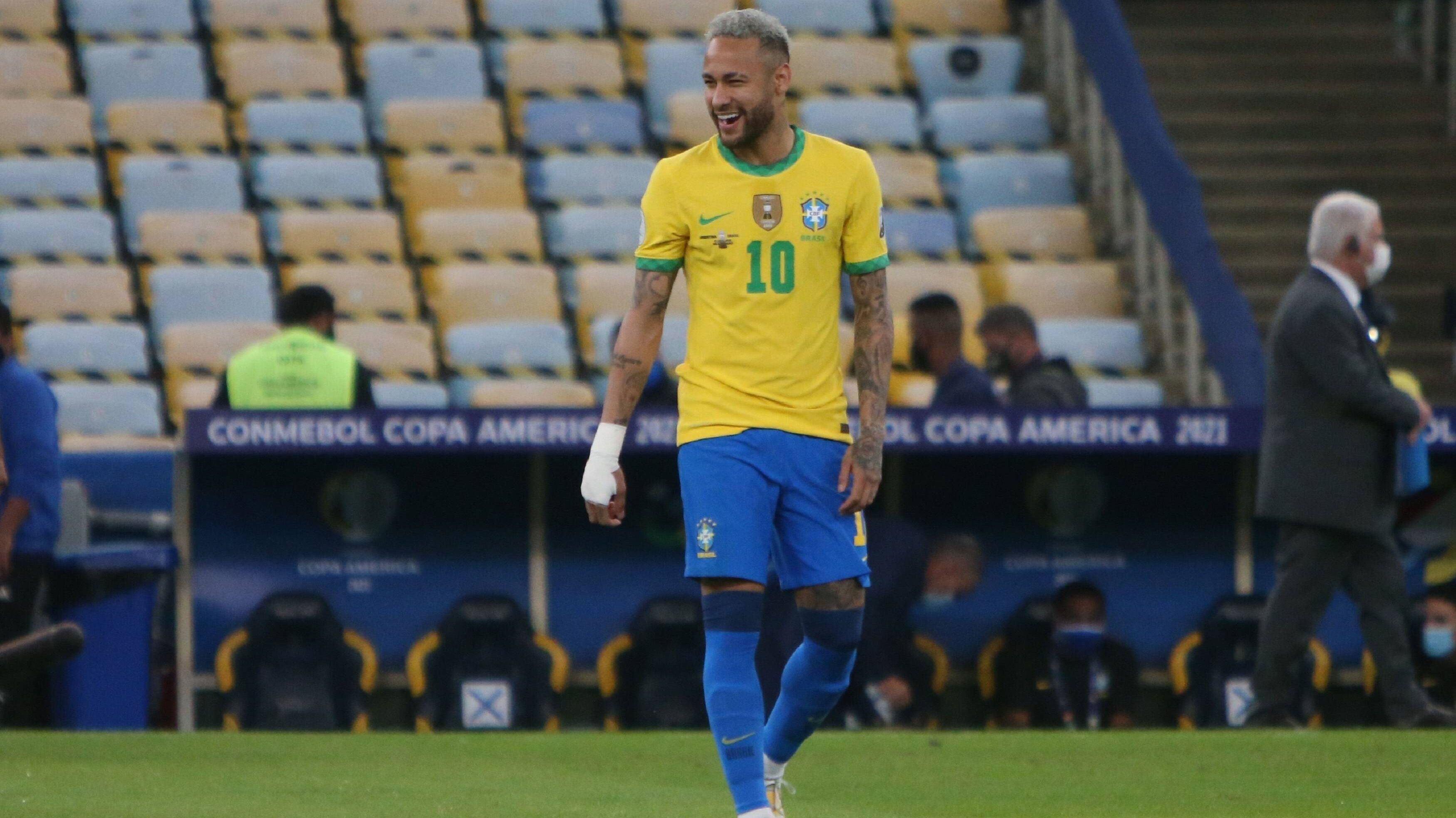
                <strong>Wer sind die Gegner im Kampf um Gold?</strong><br>
                Mit Brasilien (Do., 13.30 Uhr) wartet der härteste Gruppengegner direkt am Anfang. Am Sonntag, 25.7., geht es gegen Saudi-Arabien, am Mittwoch, 28.7, gegen die Elfenbeinküste. Platz zwei reicht zum Einzug ins Viertelfinale. Neben Brasilien geht vor allem die stark besetzt spanische Mannschaft als Favorit ins Turnier. Auch Argentinien wird hochgehandelt.
              