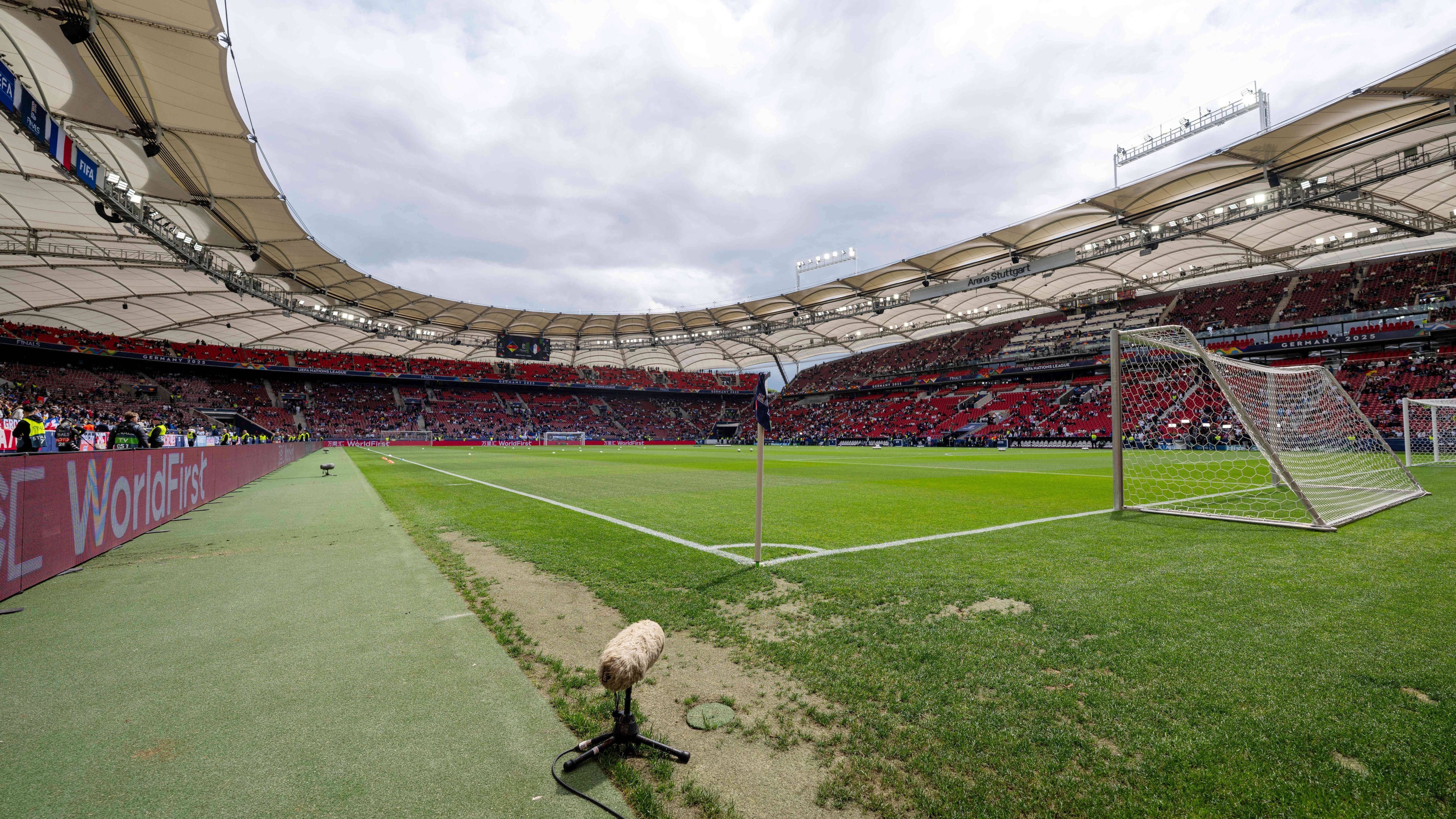 <strong>VfB Stuttgart - MHP Arena</strong><br>Jährlicher Erlös: 4,5 Millionen Euro<br>Laufzeit: 2027