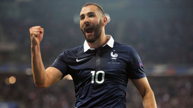 
                <strong>Frankreich</strong><br>
                Als Gastgeber ist Frankreichs "Equipe Tricolore" um Stürmer Karim Benzema automatisch für die Europameisterschaft 2016 als Teilnehmer gesetzt. Ab dem 10. Juni werden 23 weitere Teams mit den Franzosen um den Titel kämpfen. ran.de zeigt, welche Mannschaften sich für das Turnier qualifiziert haben.
              