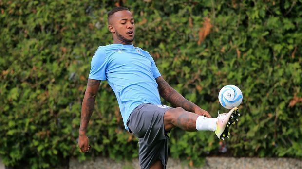 
                <strong>Victor Andrade</strong><br>
                Victor Andrade: Ein weiterer Flügelstürmer, mit 20 Jahren allerdings noch ein Talent. Der Brasilianer lernte das Kicken beim Pele-Klub FC Santos, 2014 wechselte er nach Portugal zu Benfica Lissabon, von wo er zu den "Löwen" verliehen wurde. "Victor bringt alle Voraussetzungen mit. Er ist ein schneller, technisch versierter Spieler", sagte Runjaic.
              