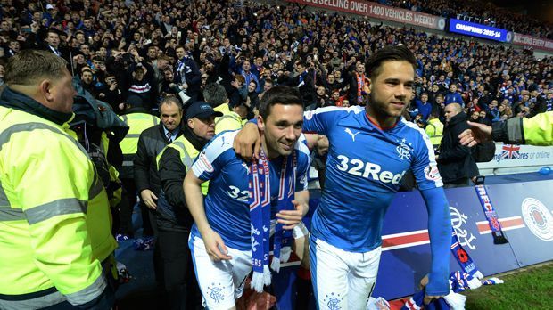 
                <strong>Glasgow Rangers</strong><br>
                Die Glasgow Rangers sind zurück! Nach dem Zwangsabstieg vor vier Jahren in die vierte schottische Liga feiert der Verein sein Comeback in der ersten Liga. Ein 1:0 vor heimischem Publikum im gegen Dumbarton reichte dem schottischen Rekordmeister, um wieder in das Oberhaus aufzusteigen. ran.de schaut aus gegebenem Anlass auf weitere Comebacks der europäischen Top-Klubs zurück ...
              