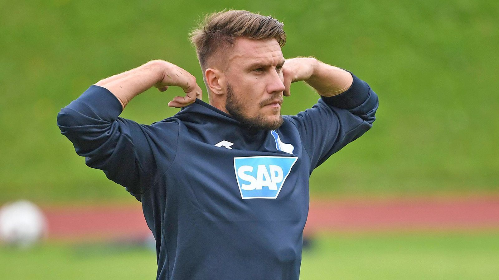 
                <strong>Ermin Bicakcic (TSG Hoffenheim)</strong><br>
                Der Abschied von Ermin Bicakcic von der TSG Hoffenheim scheint nur noch Formsache zu sein. Laut dem "kicker" sieht es danach aus, dass der Abwehrspieler bald bei einem "deutschen Klub" unterschreibe. 
              