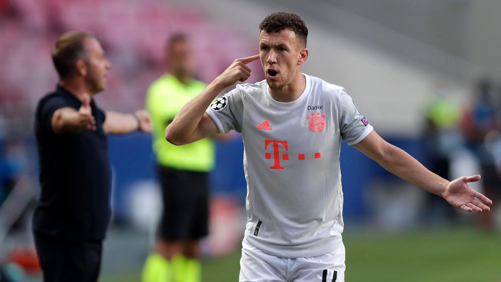 
                <strong>Ivan Perisic</strong><br>
                Nicht wenige Fans waren skeptisch, als die Bayern den Flügelspieler von Inter Mailand ausliehen. Doch der 31-jährige Kroate hat in München überzeugt, er gilt als Vorzeigeprofi. Nach dem Champions-League-Finale endet die Leihe, Perisic kehrt nach Mailand zurück. Es scheint aber nicht ausgeschlossen, dass die Bayern in die Tasche greifen und Perisic dauerhaft verpflichten.
              