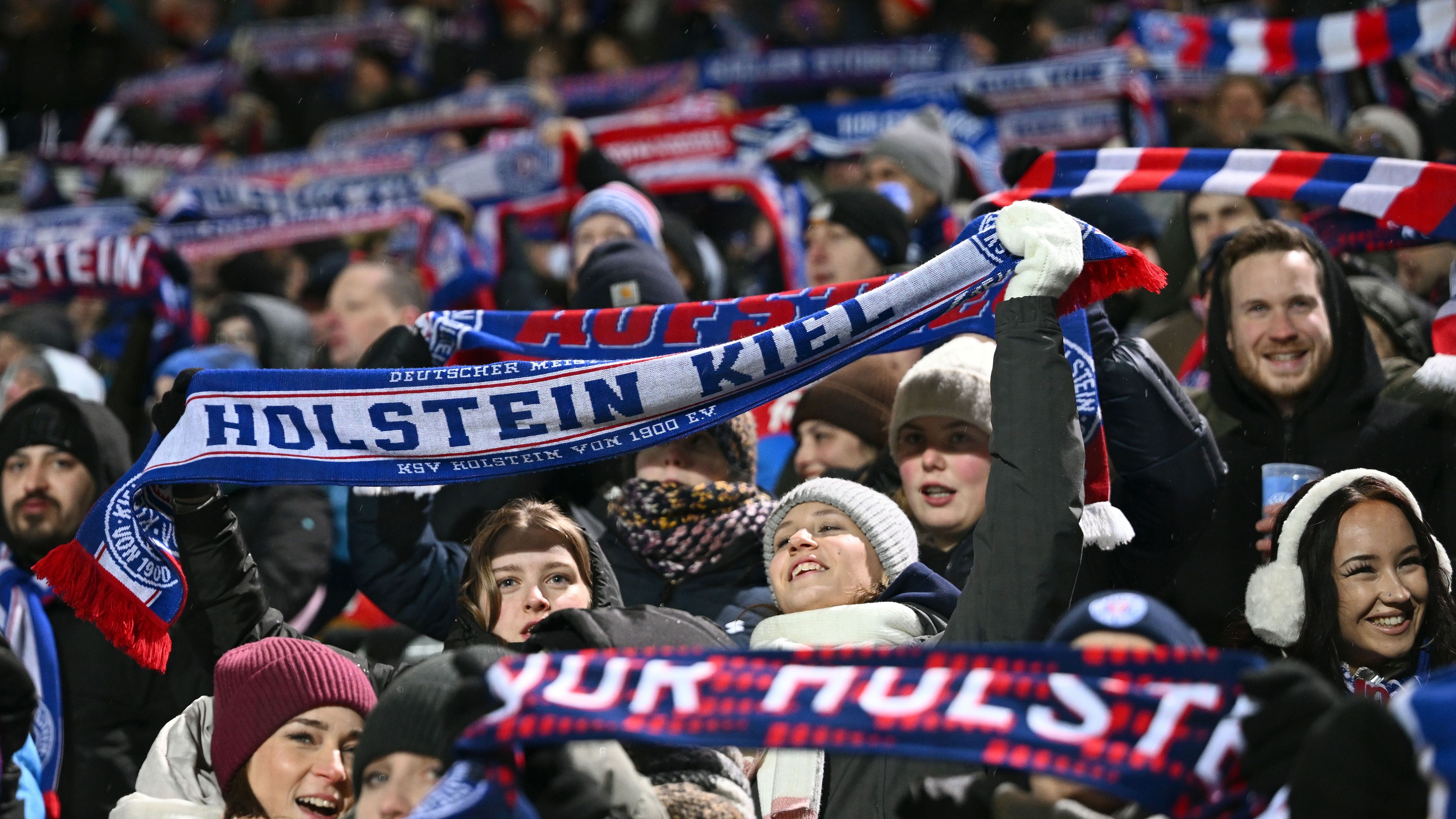 <strong>Platz 18: Holstein Kiel</strong><br>Verkaufte Dauerkarten: 6100<br>Verkauf beendet? Ja<br>Zuschauerkapazität im Holstein-Stadion: 15.034