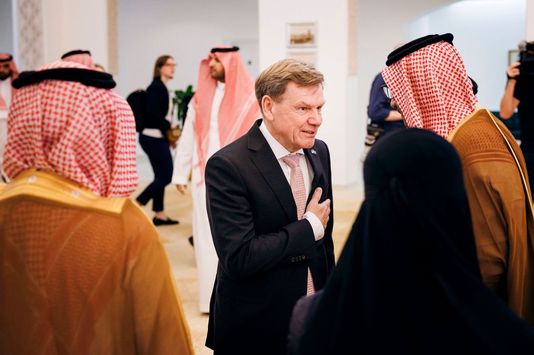 Außenminister Johann Wadephul (Mitte) hofft im Nahen Osten auf Diplomatie.