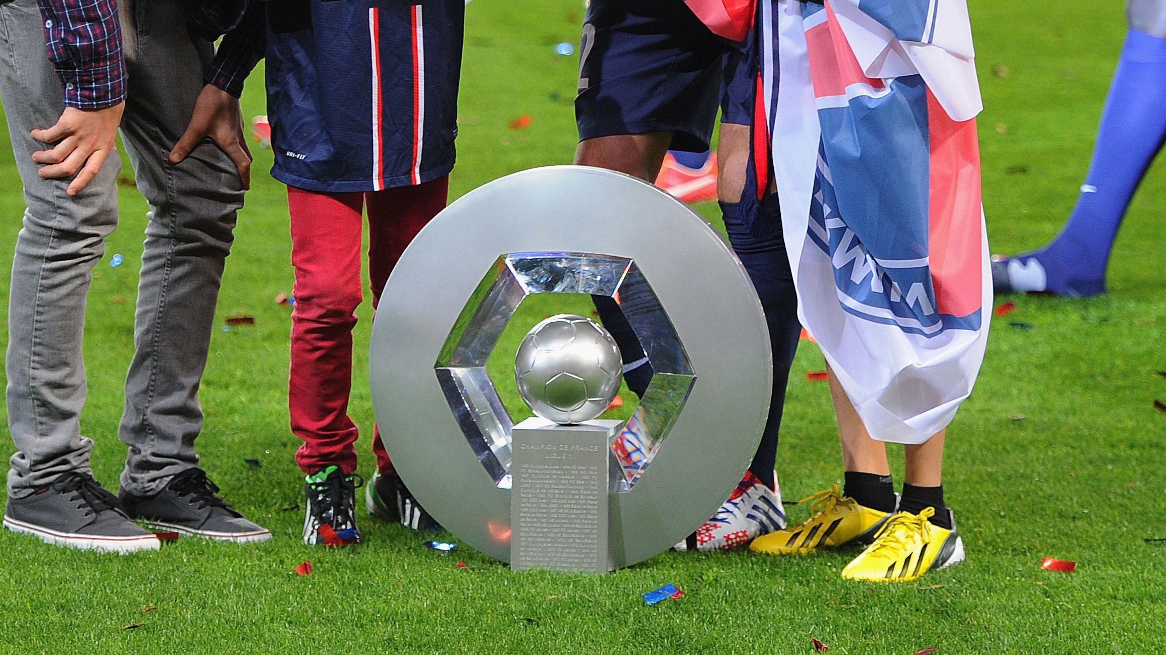 <strong>Platz 30: Ligue 1 (Fußball)</strong><br>Es ähnelt eher einem Denkmal als einer Trophäe. Wir sind nicht gänzlich überzeugt. Deswegen reicht es für den Sieger-Pokal der französischen Liga nur für einen hinteren Platz.