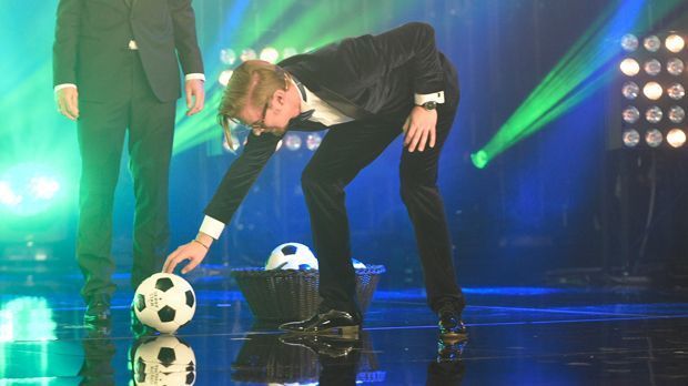 
                <strong>Joko Winterscheidt (Borussia Mönchengladbach)</strong><br>
                Joko Winterscheidt (Borussia Mönchengladbach) fiebert oft in der Kurve im Borussia-Park mit den "Fohlen".
              