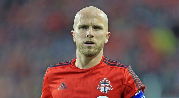 
                <strong>Michael Bradley</strong><br>
                MittelfeldToronto FC
              