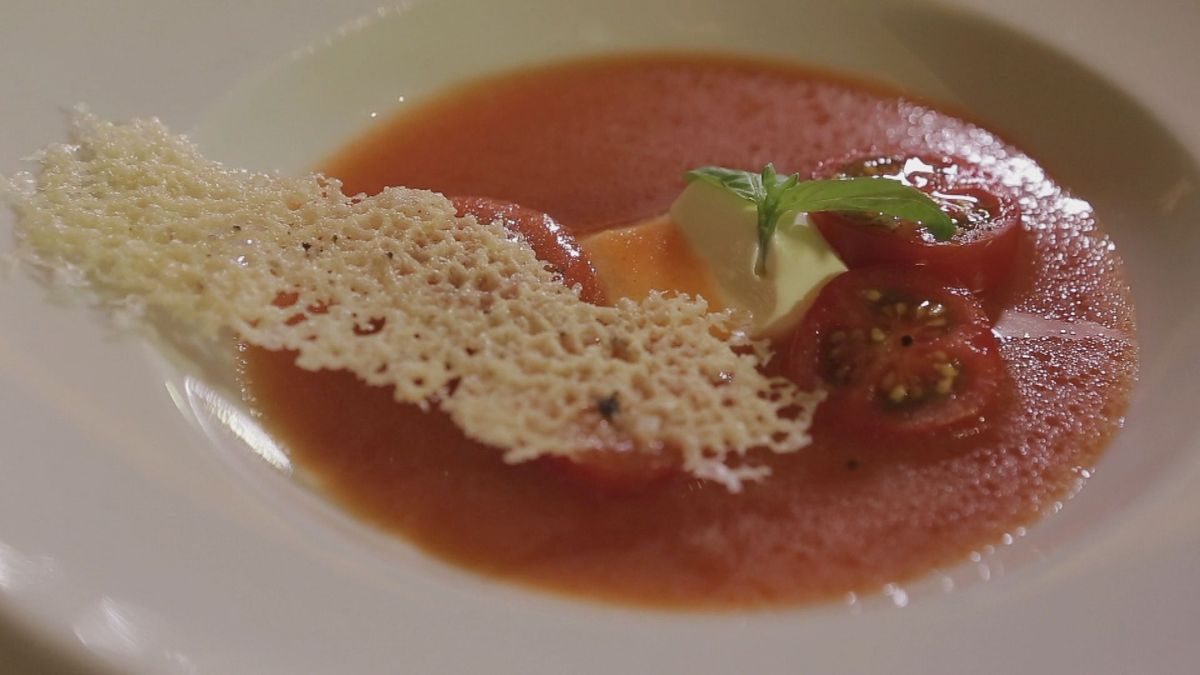 tomatensuppe mit parmesanchips