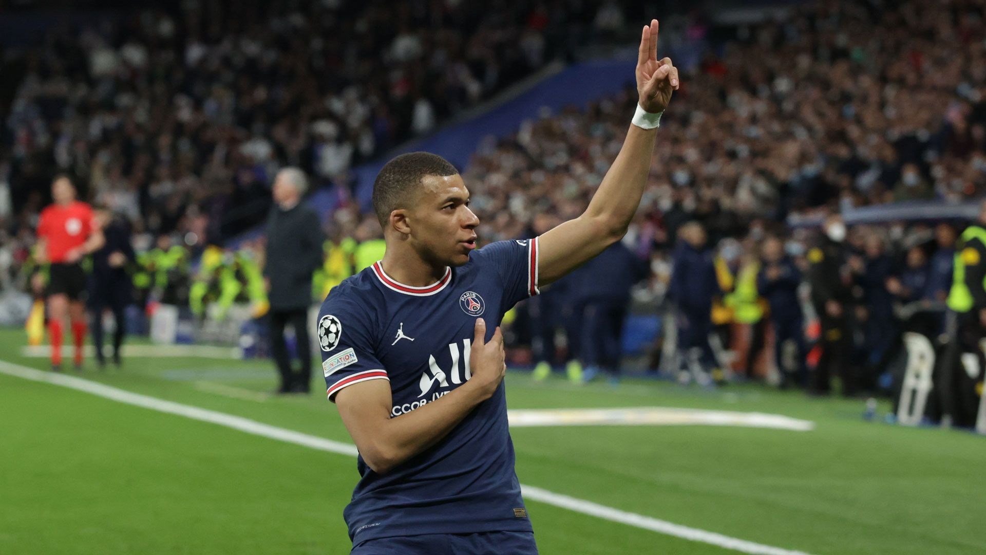 
                <strong>Ligue 1: Kylian Mbappe (Paris Saint-Germain)</strong><br>
                Platz 1: Kylian Mbappe, 29 Tore -Platz 2: Wissam Ben Yedder (AS Monaco), 25 Tore -Platz 3: Moussa Dembele (Olympique Lyon) und Martin Terrier (Stade Rennes) je 21 Tore
              