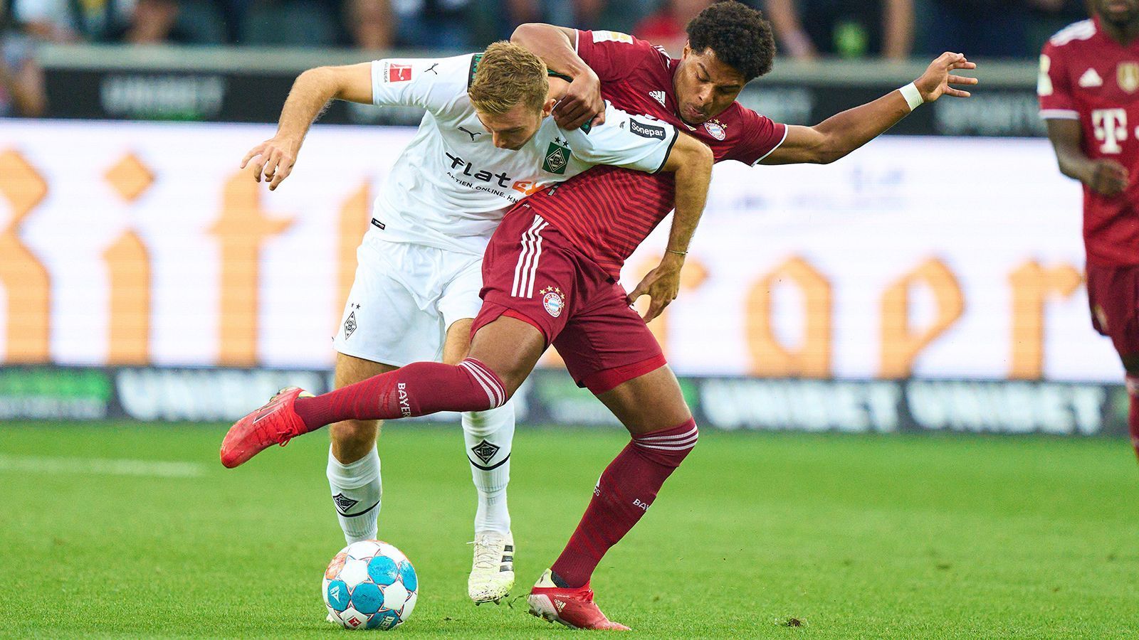 
                <strong>Serge Gnabry (FC Bayern München)</strong><br>
                Wird immer wieder im Spiel nach vorne gesucht, kann sich aber nur selten wirklich in Szene setzen. Viel in Bewegung, auch immer wieder bemüht, sucht die Zweikämpfe, ist in letzter Konsequenz aber nicht bissig und präzise genug. Wird in der 75. Minute ausgewechselt. ran-Note: 4
              