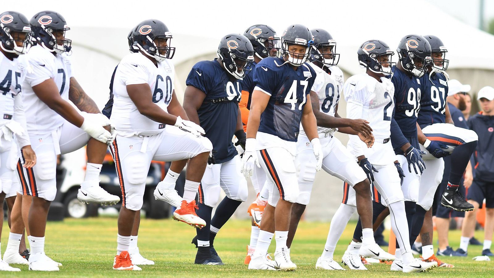 
                <strong>Wie kann ich die Training Camps der NFL-Teams verfolgen?</strong><br>
                Das NFL Network auf ran.de berichtet ausführlich und wird unter anderem am 31. Juli über 13 Stunden live von den Leistungszentren der Franchises auf Sendung sein.
              