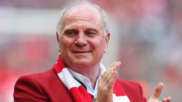 
                <strong>Uli Hoeneß</strong><br>
                Profi beim FC Bayern: von 1970 bis 1978Pflichtspiele (Tore): 316 (108)Erfolge mit dem FC Bayern: 3x Deutscher Meister, 1x DFB-Pokalsieger, 3x Europapokal-Sieger der Landesmeister
              