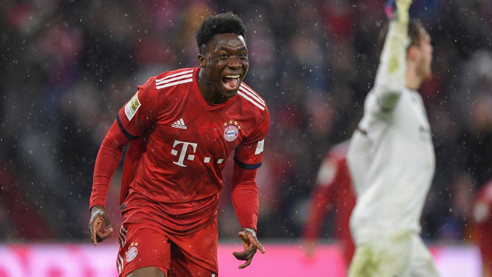 
                <strong>Platz 1: Alphonso Davies</strong><br>
                 - Verein: FC Bayern München - Marktwertsprung: + 20 Millionen Euro - Marktwert: 80 Millionen Euro
              