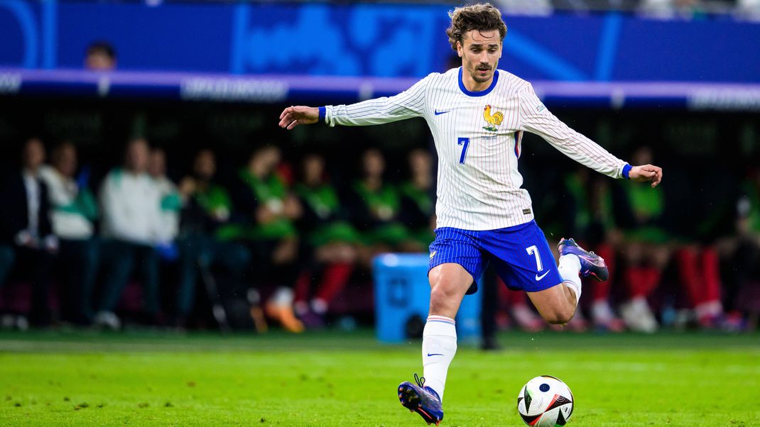 240705 Antoine Griezmann of France during the UEFA EURO, EM, Europameisterschaft,Fussball 2024 Football Championship Quarterfinal between Portugal and France on July 5, 2024 in Hamburg. Photo: Jesper Zerman BILDBYRAN kod JZ JZ0551 fotboll football soccer fotball fotbolls-em europamästerskap em uefa euro uefa european football championship euro 2024 portugal frankrike france bbeng *** 240705 Antoine Griezmann of France during the UEFA Euro 2024 Football Championship Quarterfinal between Portugal and France on July 5, 2024 in Hamburg Photo Jesper Zerman BILDBYRAN kod JZ JZ0551 fotboll football soccer fotballs em europamästerskap em uefa euro uefa european football championship euro 2024 portugal frankrike france bbeng PUBLICATIONxNOTxINxSWExNORxAUTxFINxDEN Copyright: JESPERxZERMAN BB240705JZ061