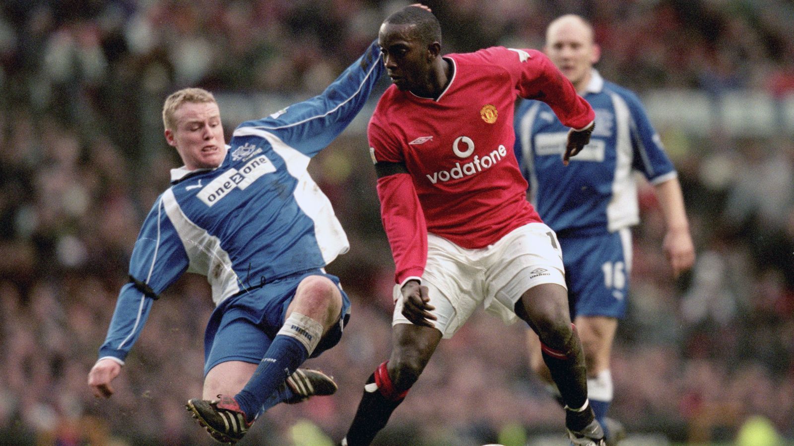 
                <strong>Platz 8 - Dwight Yorke (Manchester United)</strong><br>
                &#x2022; Ablösesumme: 137 Millionen Euro<br>&#x2022; Wechsel von Aston Villa zu Manchester United (1998)<br>
              