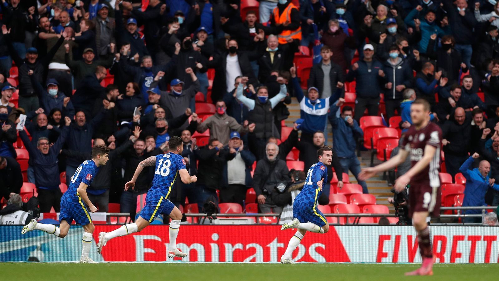 
                <strong>Schockmoment kurz vor dem Ende</strong><br>
                In der Schlussminute jubelte nämlich Chelsea bereits über den vermeintlichen Ausgleich durch Ben Chilwell, dessen Treffer wurde jedoch vom VAR wegen einer Abseitsstellung aberkannt. 
              