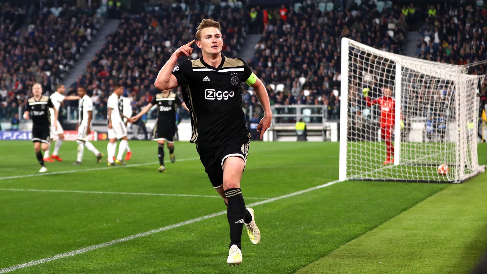 
                <strong>Abwehr: Matthijs de Ligt</strong><br>
                Verein: Ajax Amsterdam/Juventus TurinNationalität: Niederlande
              